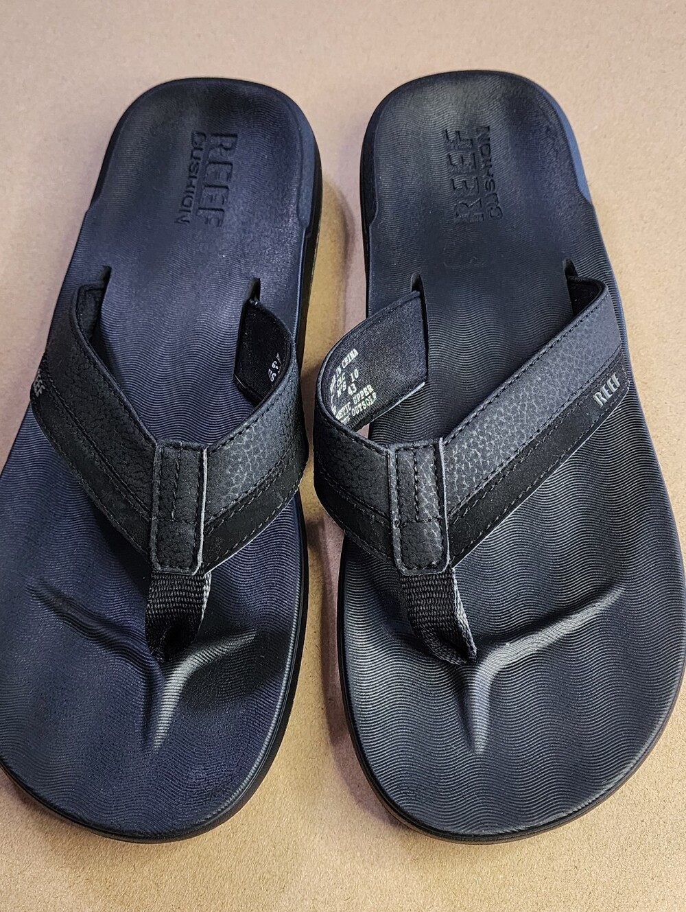 Reef Flip Flop Sandals Mens 10 Black Arch Support Cushioned Comfort Beach Travel